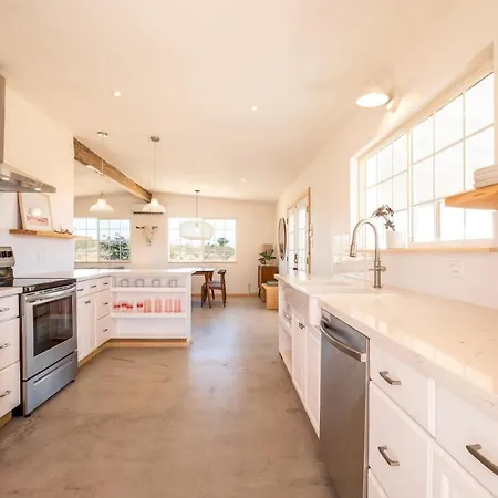 Flamingo Ranch - Dreamy Desert Design With Hot Tub Home